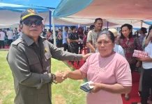 Ketua DPRD Sitaro Antar Pengungsi Gunung Ruang di Bolsel