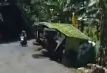 Jalan Tanah Nombo, Truk Muat Kopra Terbalik