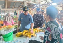 Bupati Sangihe Pantau Operasi Pasar Pengendalian Inflasi