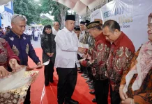 MenteriATR/BPN Serahkan 33 Sertipikat untuk Rumah Ibadah di Sulteng