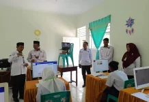 Kakan Kemenag Sangihe Monitoring Pelaksanaan TKA di Dua Madrasah