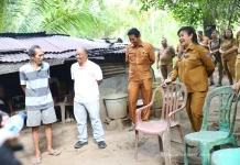Bupati Sitaro Tinjau Langsung Penyaluran Material Bantuan Rumah
