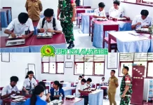 Babinsa Koramil 1301-04 Manganitu Dampingi Penyaluran Program MBG