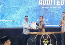 Plt Bupati Heronimus Makainas Terima Opini WTP untuk Kabupaten Sitaro