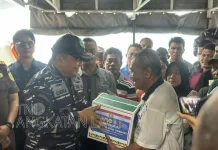 Bakti Sosial KRI SELAR-879 Perkuat Ketahanan Maritim di Perbatasan