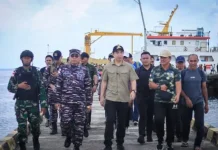 Bupati Sangihe Michael Thungari membaur dengan Warga Diperbatasan  Mararore
