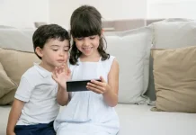 Bijak Gunakan Smartphone, Peran Orang Tua Jadi Penentu