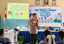 Kapolsek Tamako Memberikan Edukasi Hukum Kepada Siswa Baru SMA Negeri  1 Tamako
