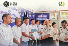 Sembilan Warga Binaan Lapas Tahuna Terima Ijazah Paket C