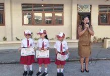 SD Katolik St. Agustinus Serahkan Sertifikat MPLS kepada Murid Baru