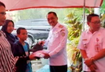 Kemensos RI Berikan Bantuan bagi Masyarakat Rentan Miskin di Sangihe