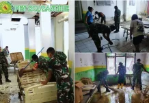 Babinsa Bersihkan Lumpur Pascabencana di RS Siloam Tamako