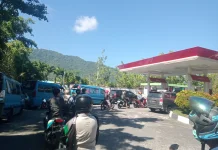 Antrian Panjang Kendaraan di SPBU imbas Gangguan Jaringan