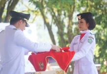 Glorya Eriva Stefany Lomban Pembawa Baki HUT RI ke-81 di Sangihe