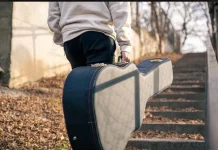 Sarung Gitar, Pelindung Alat Musik saat Dibawa