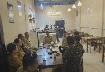 Suasana Akrab, Plt Bupati Sitaro Bahas Perkembangan Daerah Bersama Insan Pers