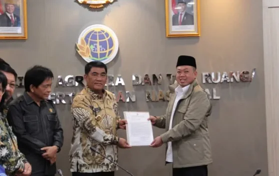 Perkuat Kepastian Hukum Tanah, Gubernur Sulut Terima Dokumen RTRW