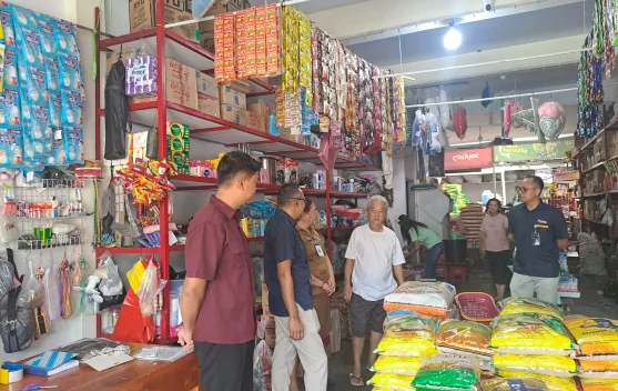 Bulog Tahuna Gelar Sidak di Pasar Towo'e Pastikan Harga Pangan Aman
