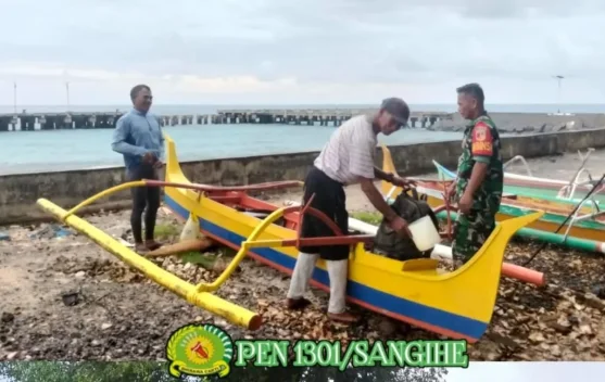 Babinsa Marore Bantu Nelayan Perbatasan