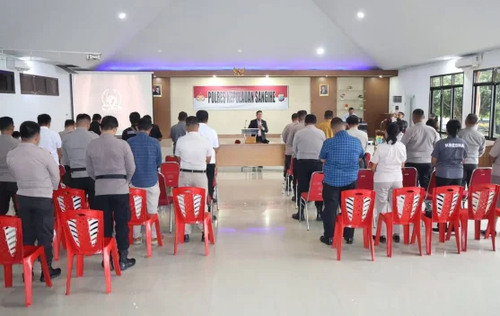 Polres Sangihe Gelar Ibadah Binrohtal Tingkatkan Keimanan Personel