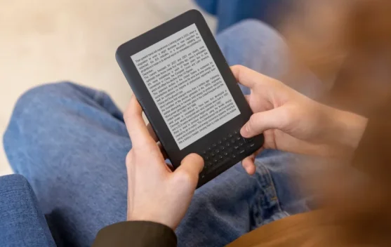 E-Reader, Solusi Nyaman Menikmati Buku Digital tanpa Cepat Lelah Mata