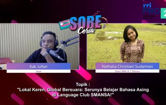 Natalia Ajak Pelajar SMAN 1 Tahuna Belajar Bahasa Asing