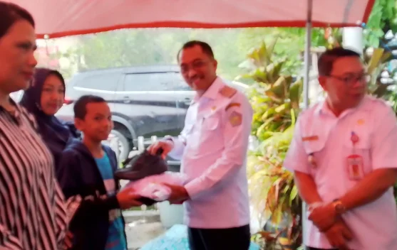 Kemensos RI Berikan Bantuan bagi Masyarakat Rentan Miskin di Sangihe
