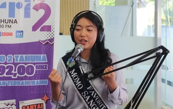 Regina Sasauw Buktikan Batas Usia Bukan Halangan Ukir Prestasi