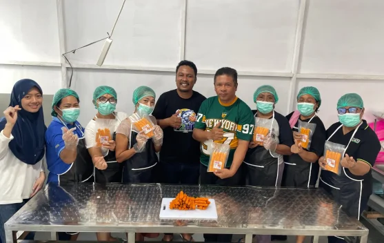 Polnustar Latih Kelompok Sengkanaung Manente Olah Tuna Jadi Stik Naget