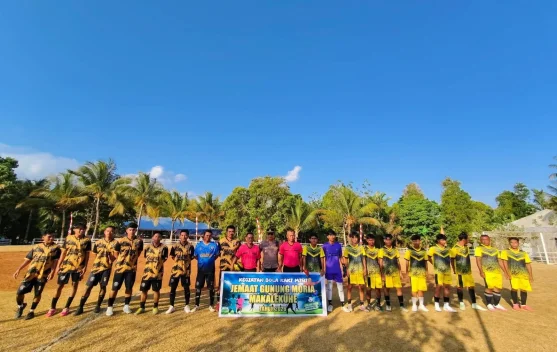Polsek Tamako Hadiri Pembukaan Sepak Bola Mini di Makalekuhe