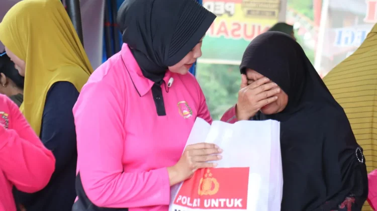 Bhayangkari Polda Aceh Salurkan Bantuan untuk Korban Banjir Takengon