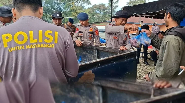 Mahasiswa STIK-PTIK Salurkan Daging Meugang di Aceh Tengah