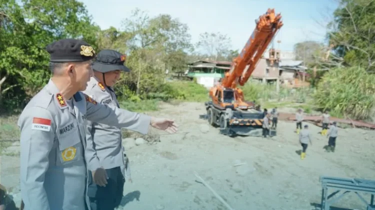 Kapolda Aceh Tinjau Pembangunan Jembatan Bailey di Sawang