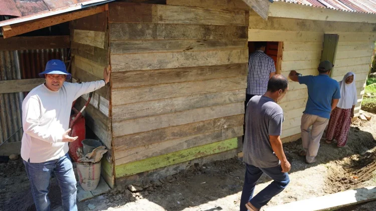 Bupati Haili Tuntaskan Persoalan Keterlambatan Huntara di Kampung Pantan Nangka