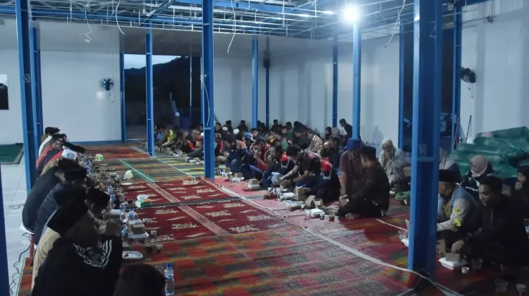 Bupati Bener Meriah Buka Bersama Korban Bencana di Huntara Tunyang