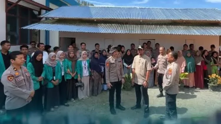 Mahasiswa STIK-PTIK  Bantu Bangun Huntara Warga Pedemun
