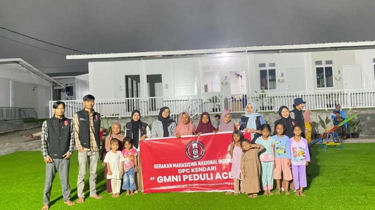 GMNI  Bagikan Takjil untuk Korban Bencana  di Huntara Tunyang