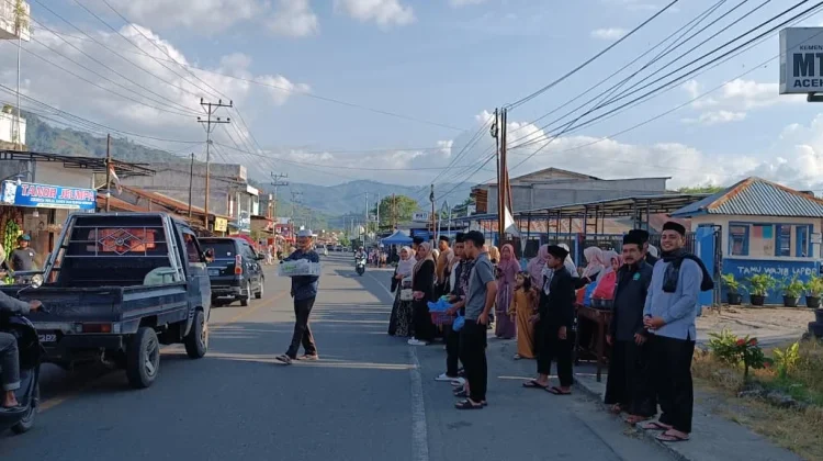 MTsN 3 Aceh Tengah Bagikan 1.000 Paket Takjil di Bulan Ramadan