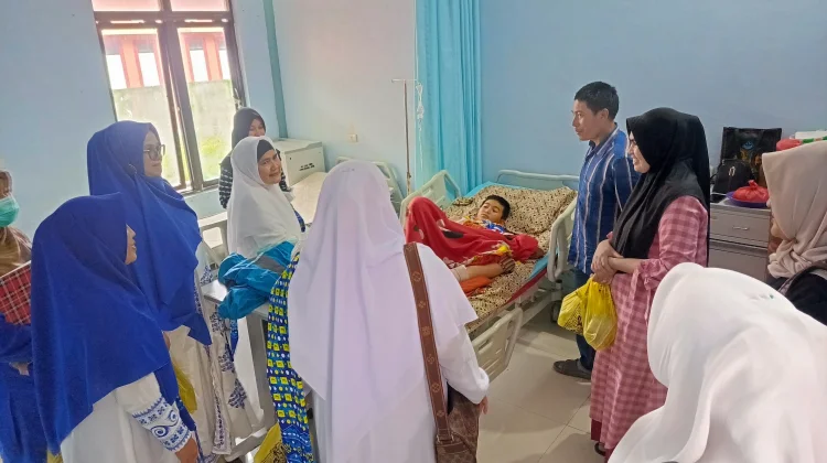 BKMT Bener Meriah Berbagi Takjil Ramadhan di RS Muyang Kute