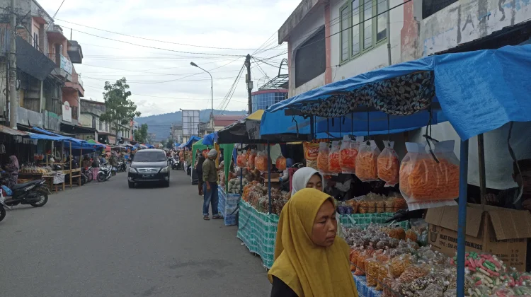 Jelang Lebaran, Pedagang Kue Kering Mulai Berjualan