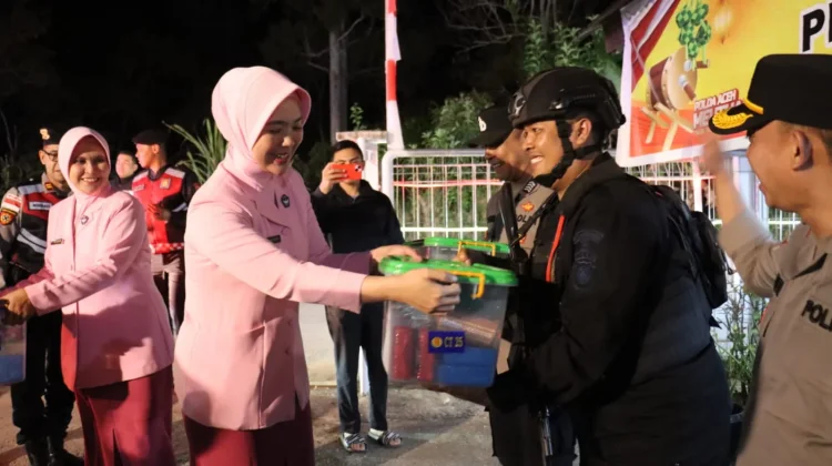 Kapolres dan Ketua Bhayangkari Aceh Tengah Kunjungi Pos Pengamanan Lebaran