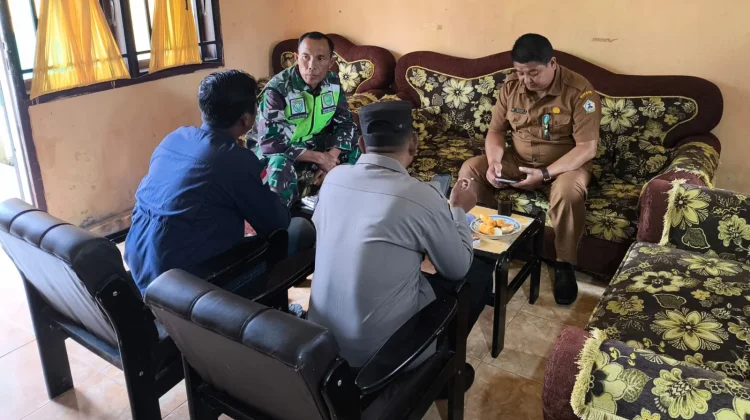 Lebaran, Babinsa Silaturahmi dengan Aparatur Desa