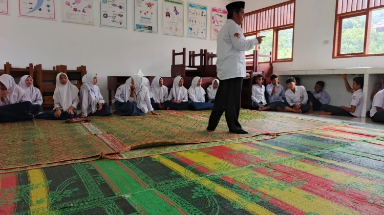 KUA Tripe Jaya Laksanakan Kegiatan BRUS di SMP Negeri 1