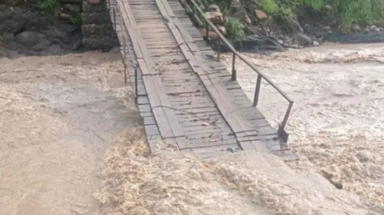 Jembatan Empat Desa di Ketol Putus Diterjang Banjir, Akses Ekonomi Terganggu