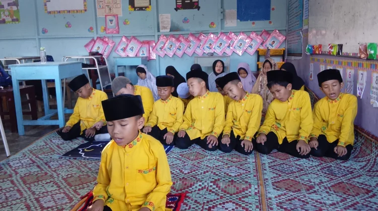 Siswa SD Islamic Kharakter Rutin Salat Duha Pagi