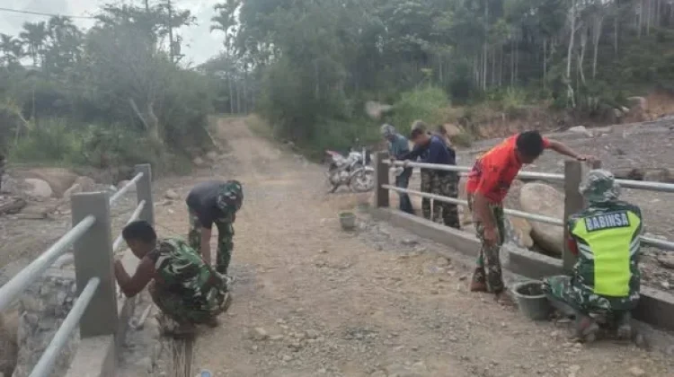 TNI Pasang Besi Pembatas di Jembatan Aramco