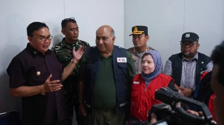 Bupati Fakhry Tinjau Pelaksanaan Pengobatan Gratis