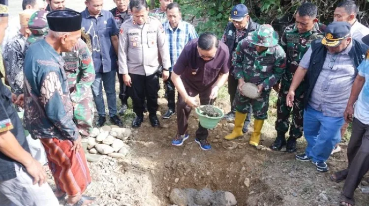 TNI Bangun Jembatan Gantung Perintis di Agara