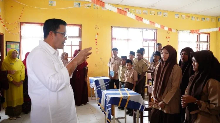 Siswi Berprestasi dari SMP 14 Takengon, Laila Ramadhani, Tuai Apresiasi Bupati Aceh