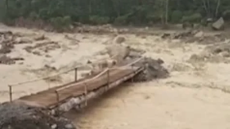 Sejumlah Jembatan Darurat di Aceh Tengah Putus Diterjang Banjir